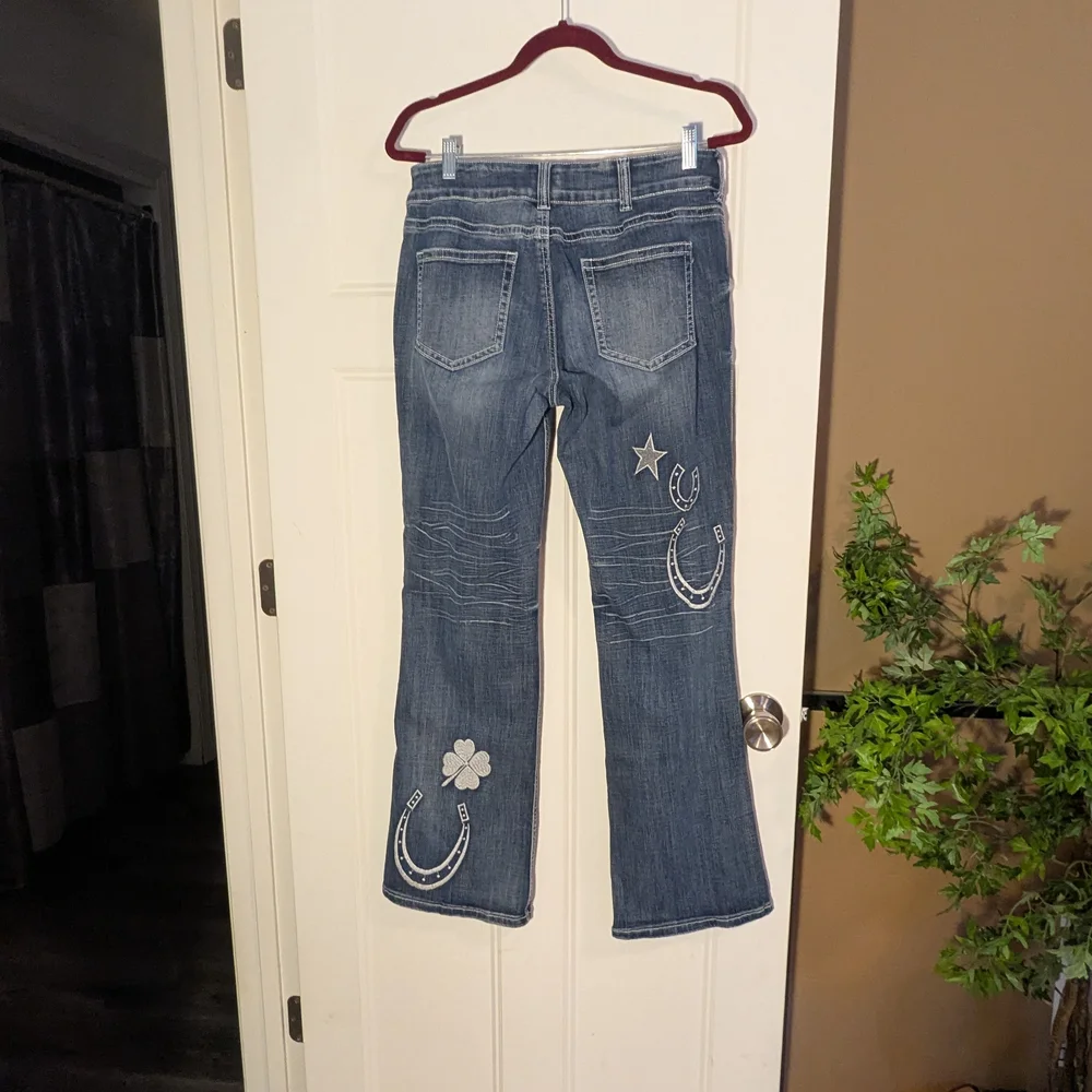 Flamingo Women's Blue Embroidered Flare Jeans. Horseshoes. Size XL.